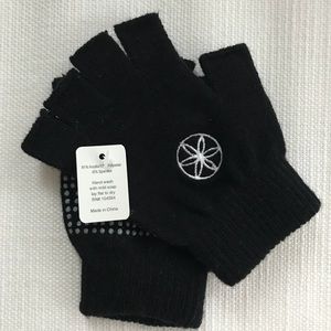 NWT Gaiam Yoga Grippy Gloves
